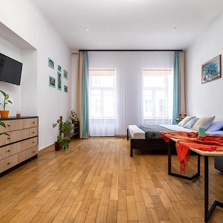 Затишний Відпочинок В Центрі Львова Apartment ภายนอก รูปภาพ