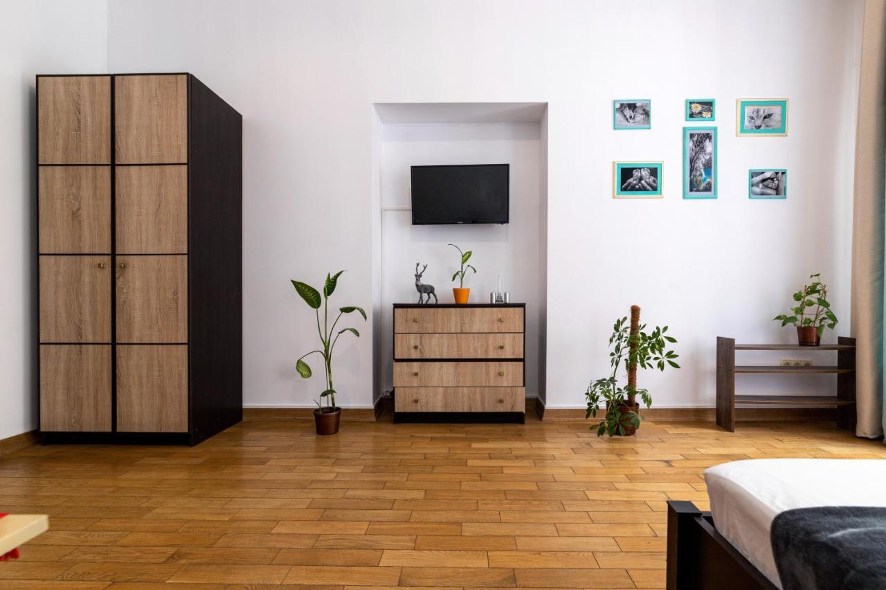 Затишний Відпочинок В Центрі Львова Apartment ภายนอก รูปภาพ